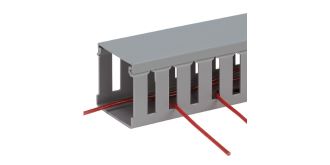 Das Bild zeigt einen Kabelkanal von Panduit mit einer bündigen Abdeckung