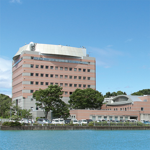 Exterior view of a multi-floor hospital building with a sign for university of California, Davis, Sacramento campus